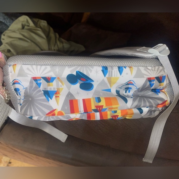 Disneyland backpack with USB port - Picture 8 of 10